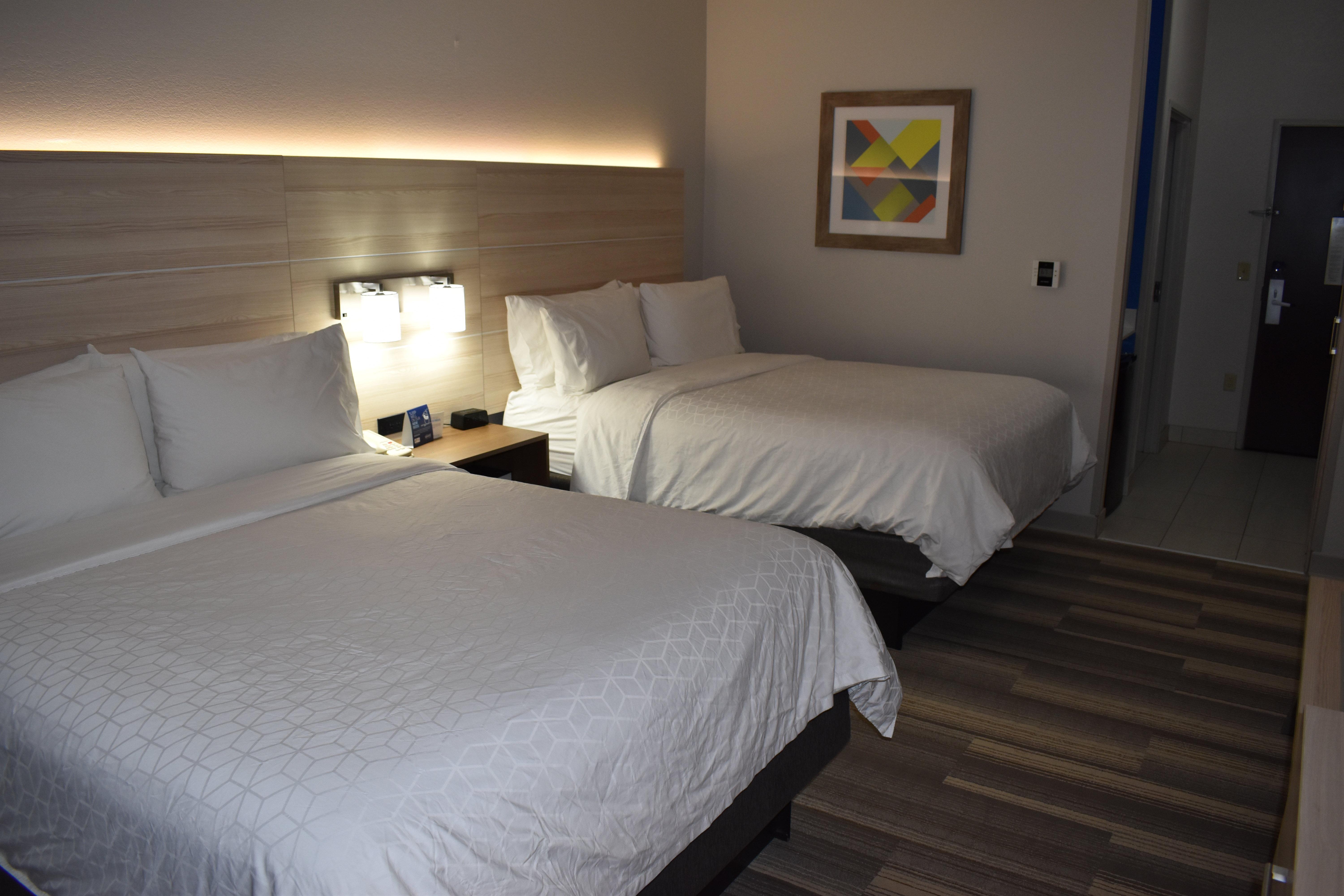 Holiday Inn Express Hotel & Suites Mcpherson By Ihg Exterior photo