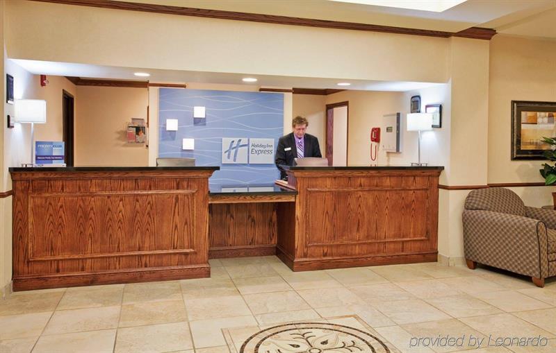 Holiday Inn Express Hotel & Suites Mcpherson By Ihg Exterior photo